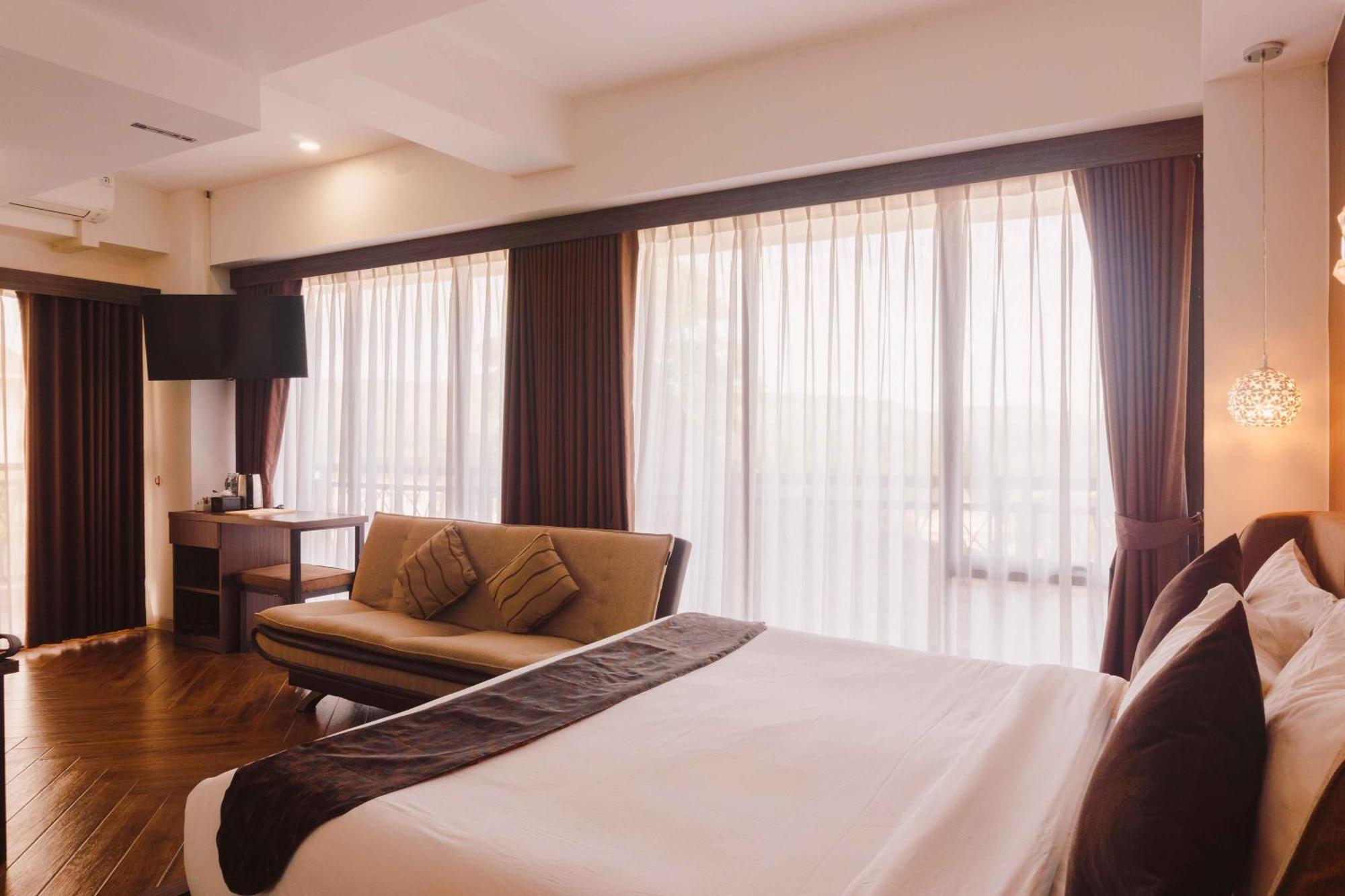 Fahira Hotel Syariah Bukittinggi Exterior photo