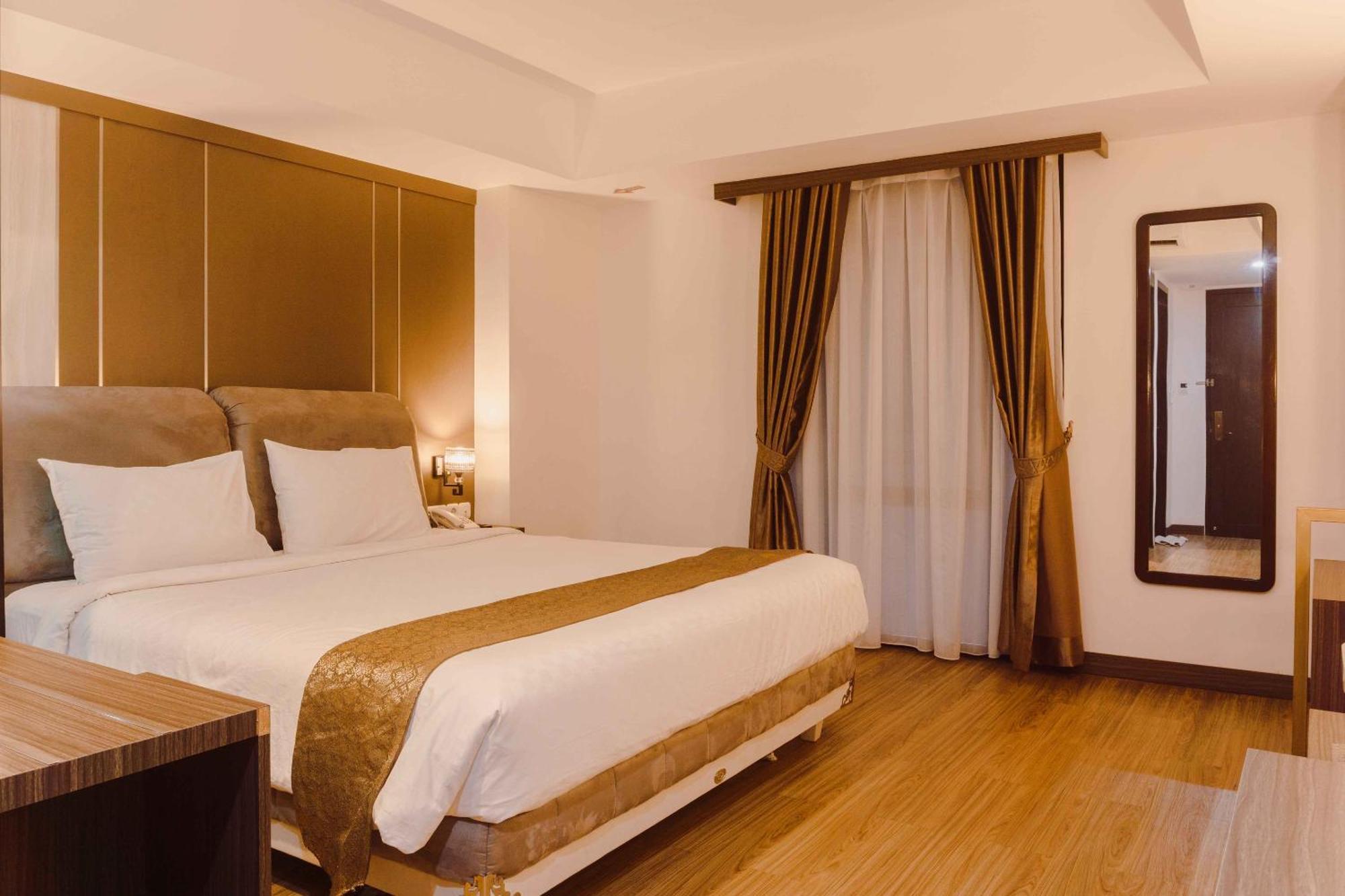 Fahira Hotel Syariah Bukittinggi Exterior photo