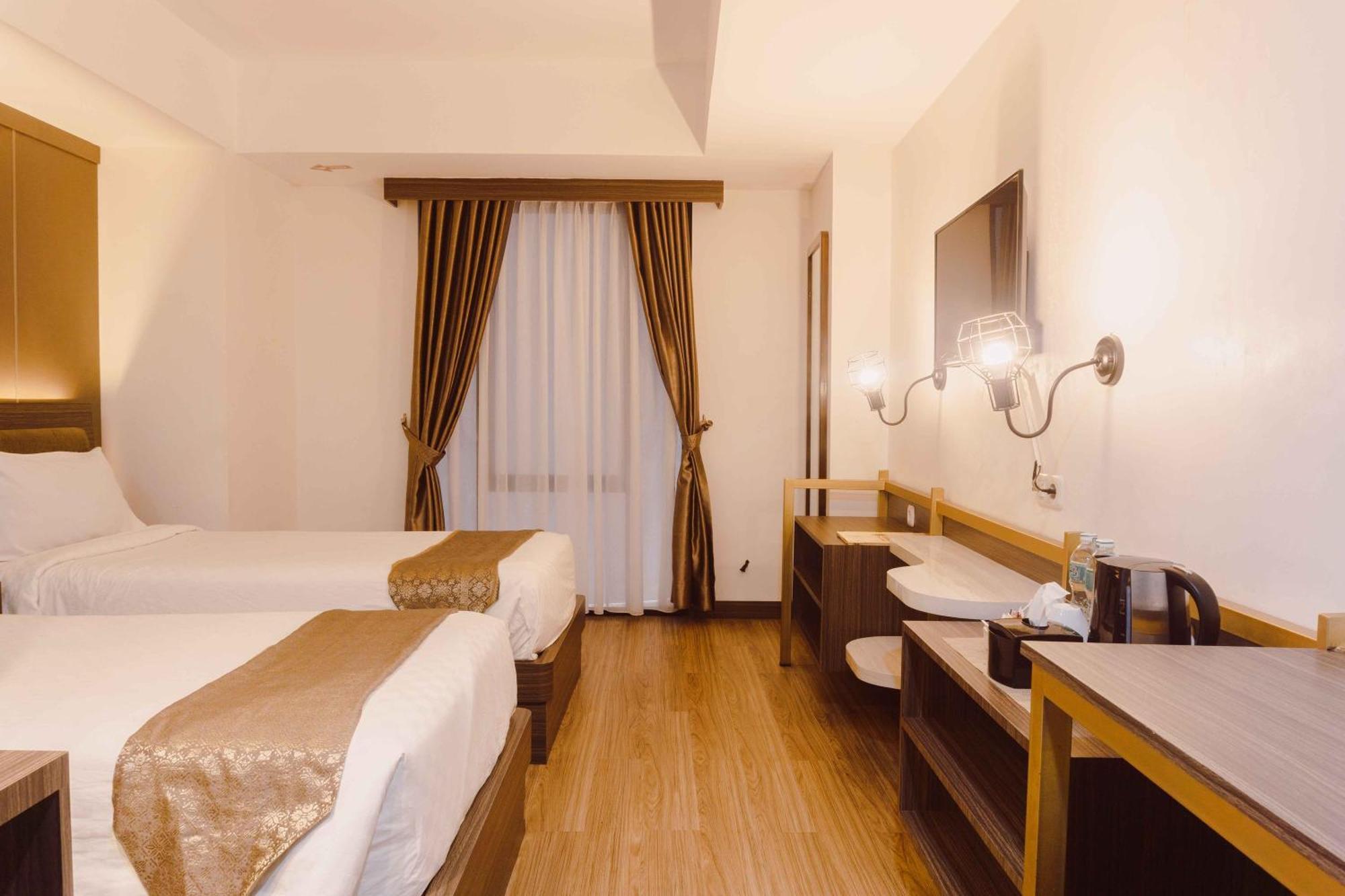 Fahira Hotel Syariah Bukittinggi Exterior photo